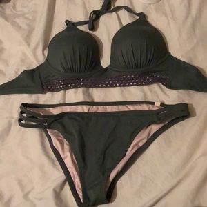Bikini set.